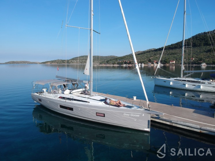 Oceanis 51.1 - Yacht Charter Sailica