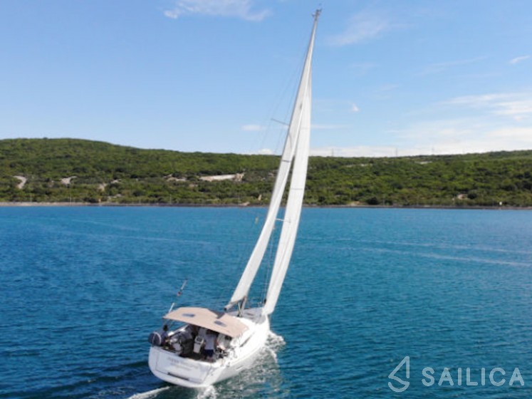 Sun Odyssey 419 - Yacht Charter Sailica