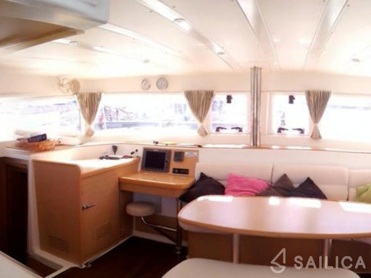 Lagoon 421 - Yacht Charter Sailica