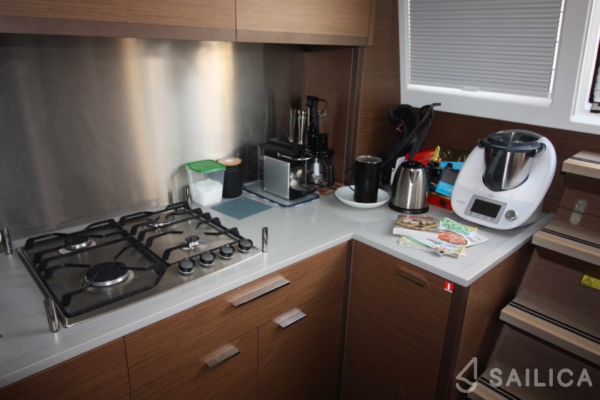 Lagoon 620 - Yacht Charter Sailica