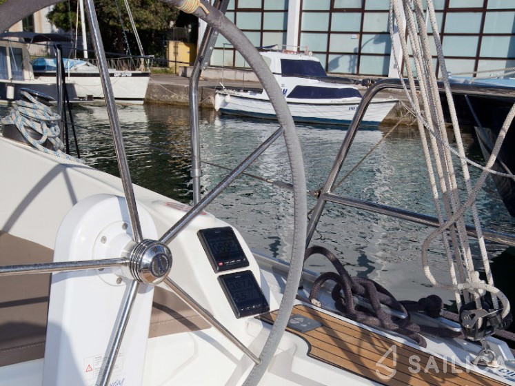 Bavaria 37 Cruiser - Yacht Charter Sailica