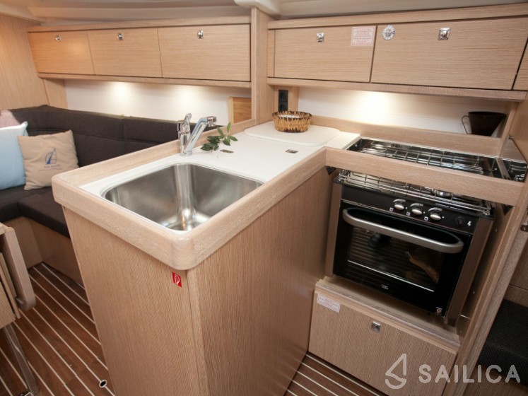 Bavaria Cruiser 34 Style - Yacht Charter Sailica