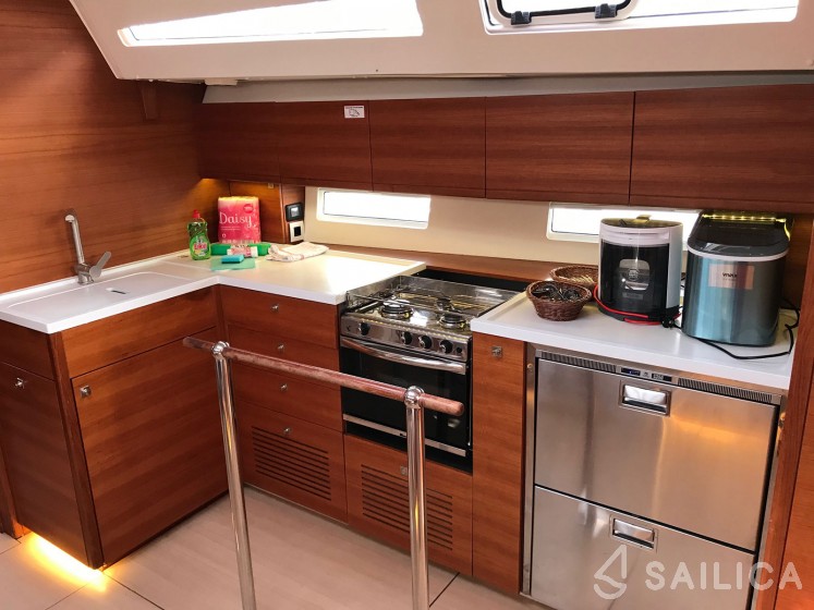 More 55 - Yacht Charter Sailica