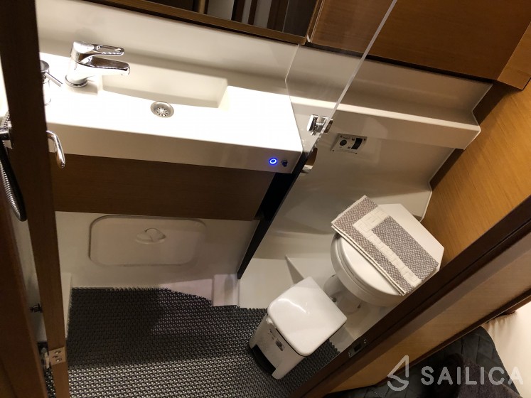 Sun Odyssey 410 - Yacht Charter Sailica
