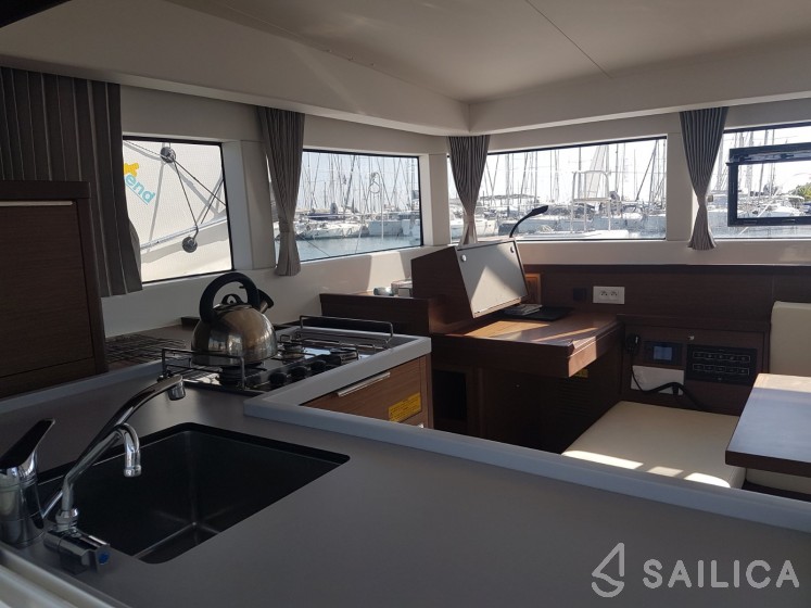 Lagoon 40 - Yacht Charter Sailica
