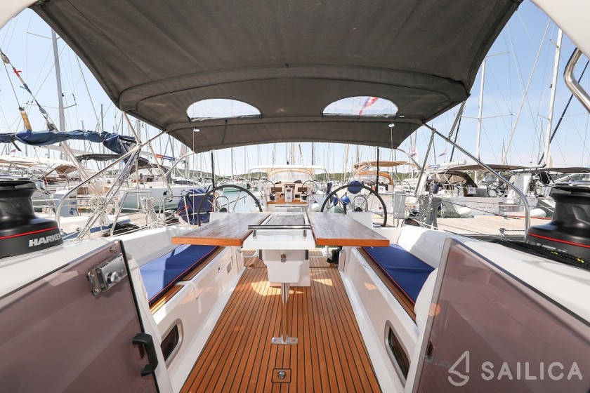 Oceanis 35.1 - Yacht Charter Sailica