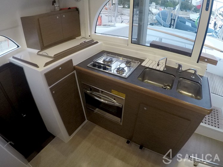 Lagoon 380 - Yacht Charter Sailica