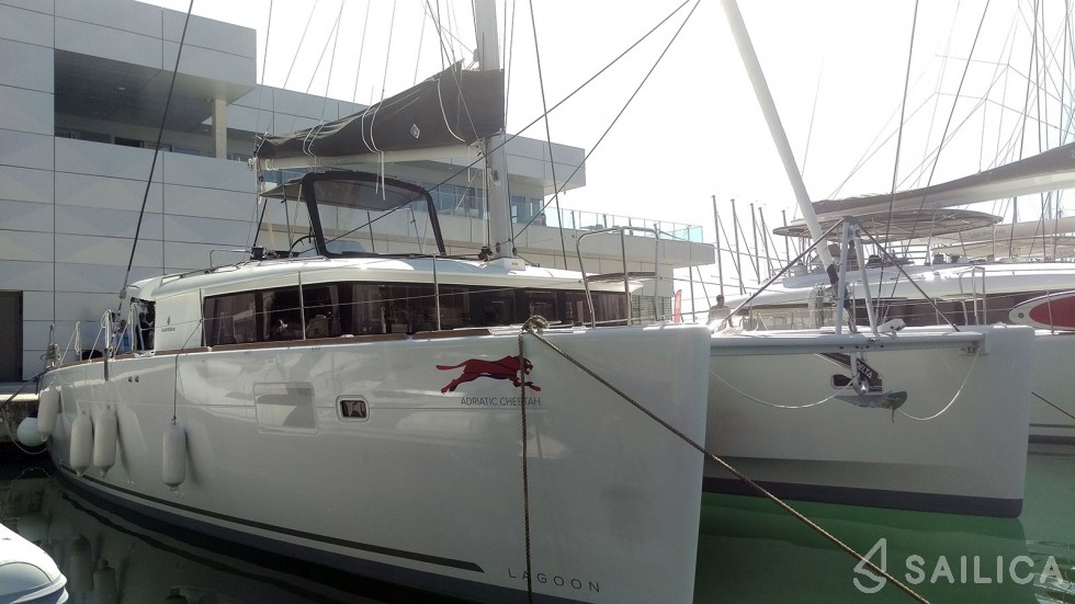 Lagoon 450  Flybridge - Yacht Charter Sailica