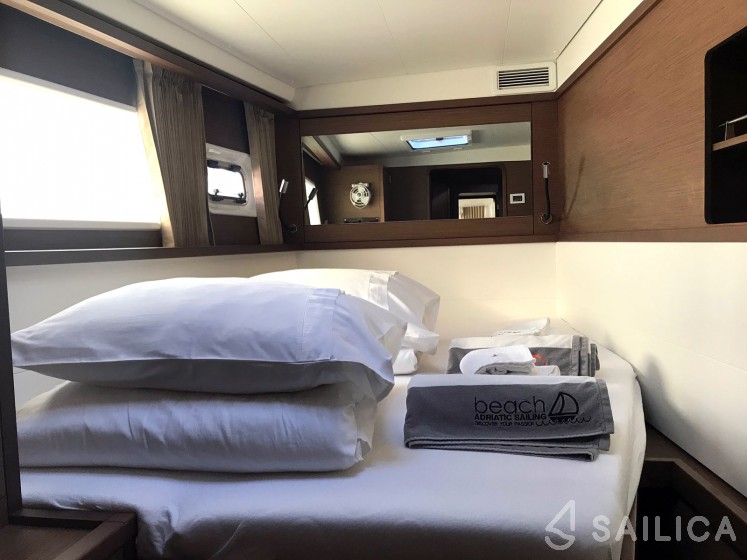 Lagoon 450  Flybridge - Yacht Charter Sailica
