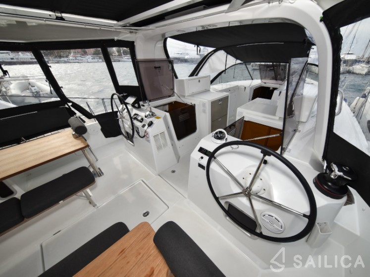 Sun Loft 47 - Yacht Charter Sailica