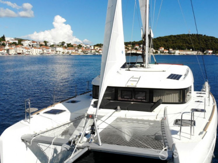 Lagoon 40 - Yacht Charter Sailica