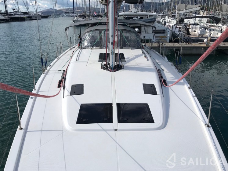 More 55 - Yacht Charter Sailica
