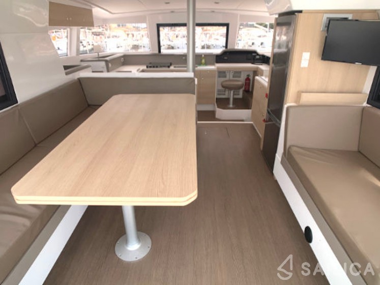 Bali 4.1 - Yacht Charter Sailica
