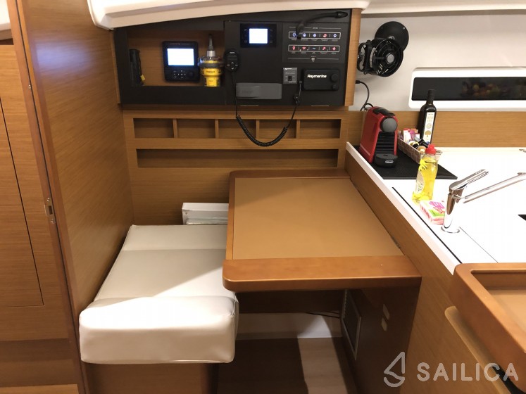 Sun Odyssey 410 - Yacht Charter Sailica