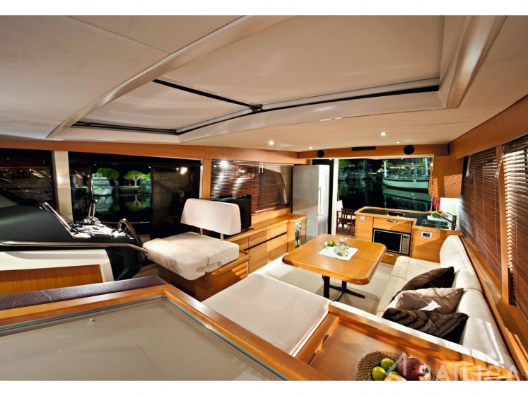 Greenline 40 - Yacht Charter Sailica