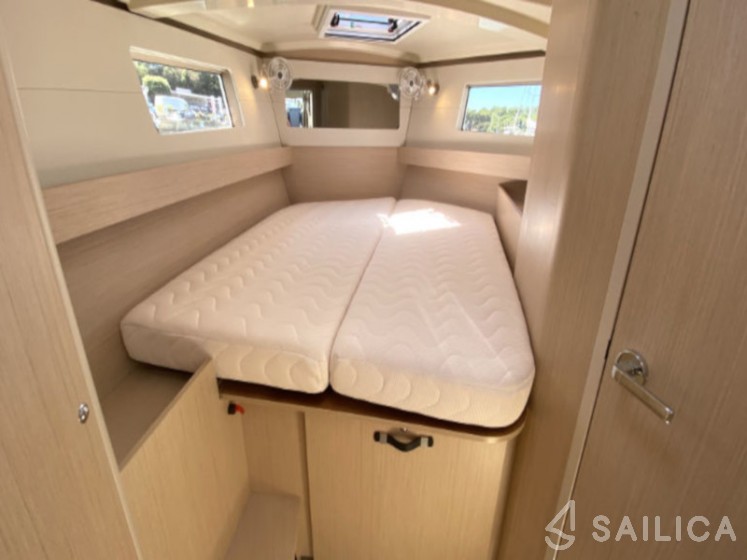 Oceanis 41.1 - Yacht Charter Sailica