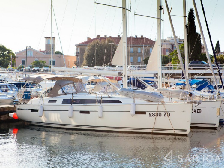 Bavaria 37 Cruiser - Yacht Charter Sailica