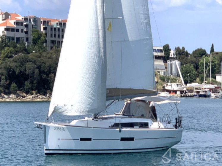 Dufour 382 GL - Yacht Charter Sailica