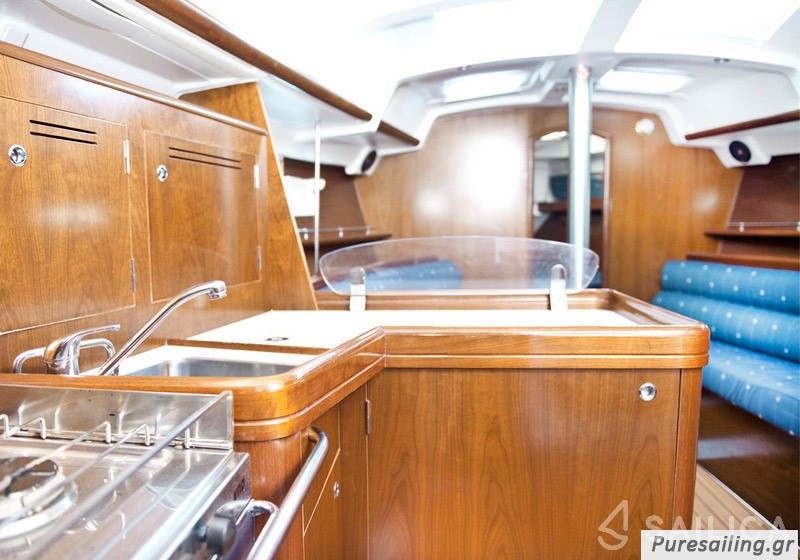 Oceanis 343 - Yacht Charter Sailica