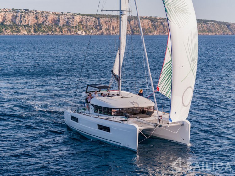 Lagoon 40 - Yacht Charter Sailica