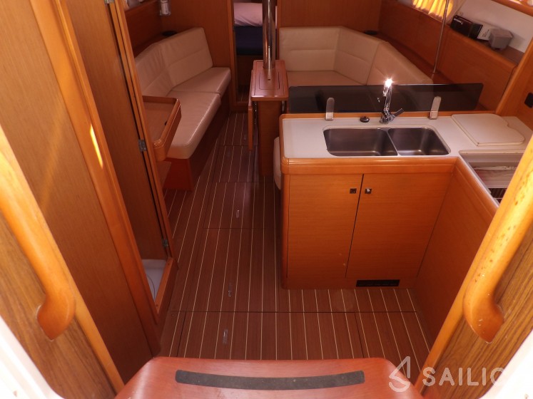 Sun Odyssey 36i - Yacht Charter Sailica