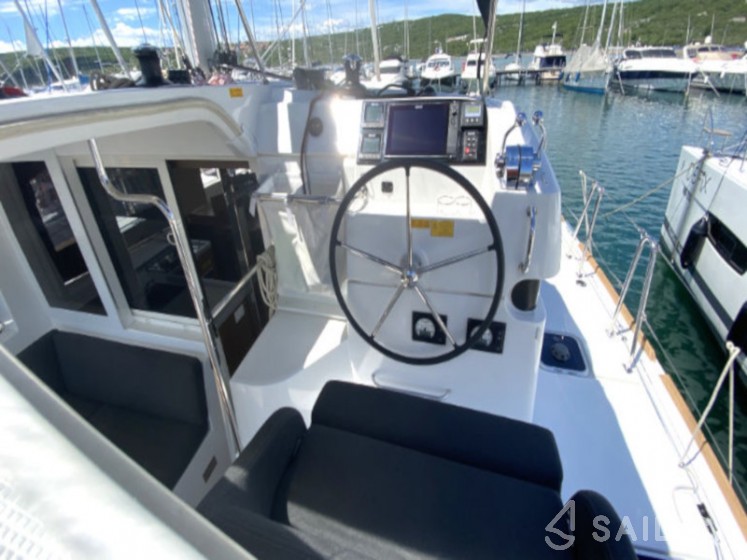 Lagoon 40 - Yacht Charter Sailica