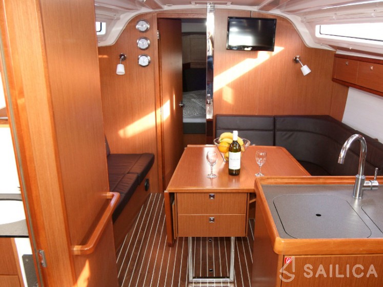 Bavaria 37 Cruiser - Yacht Charter Sailica