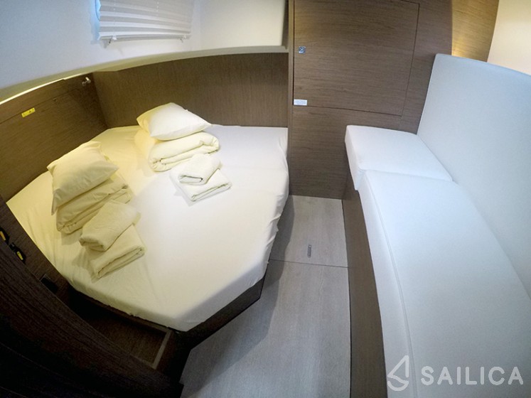 Leader 33 - Yacht Charter Sailica