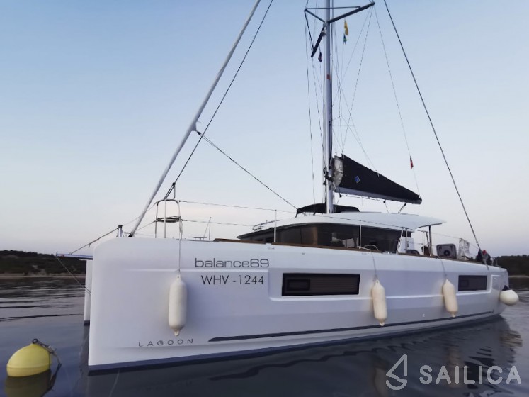 Lagoon 40 - Yacht Charter Sailica