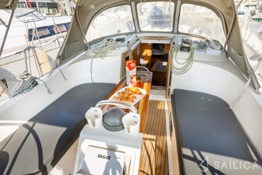 Bavaria 37 Cruiser - Yacht Charter Sailica
