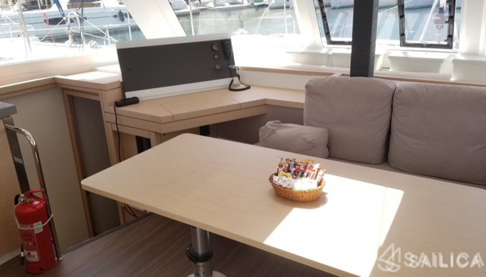 Lucia 40 - Yacht Charter Sailica