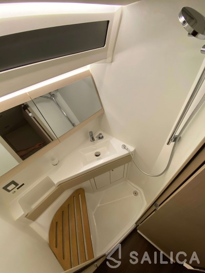 Oceanis 46.1 - Yacht Charter Sailica