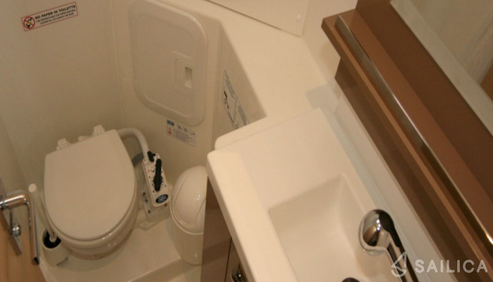 Lucia 40 - Yacht Charter Sailica