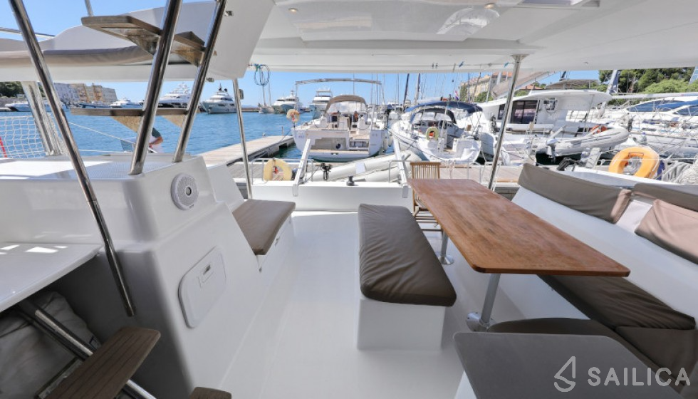 Helia 44 - Yacht Charter Sailica