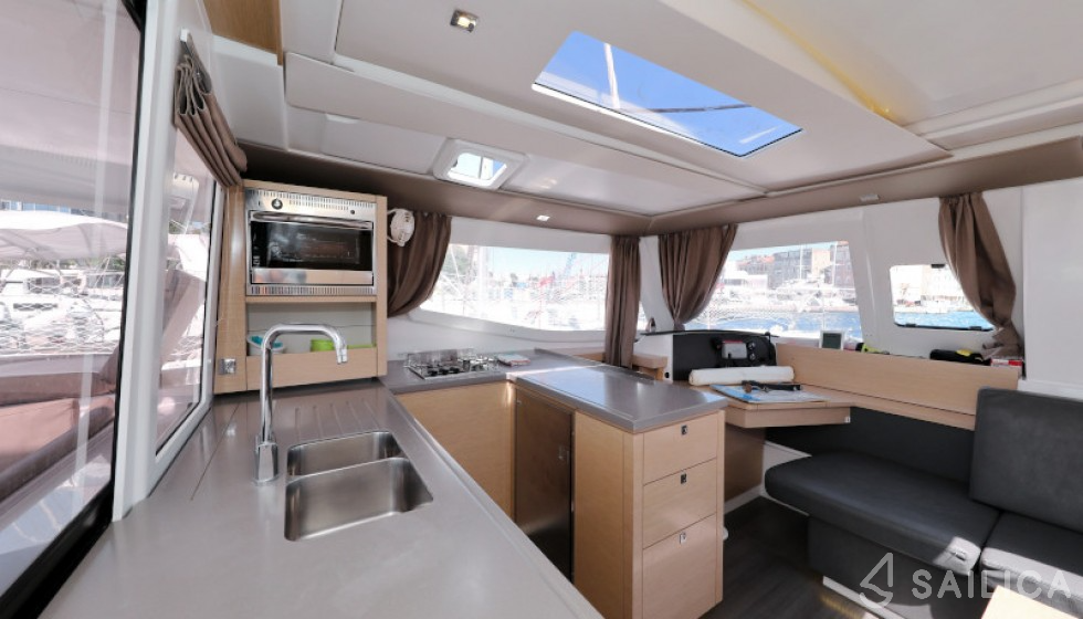 Helia 44 - Yacht Charter Sailica