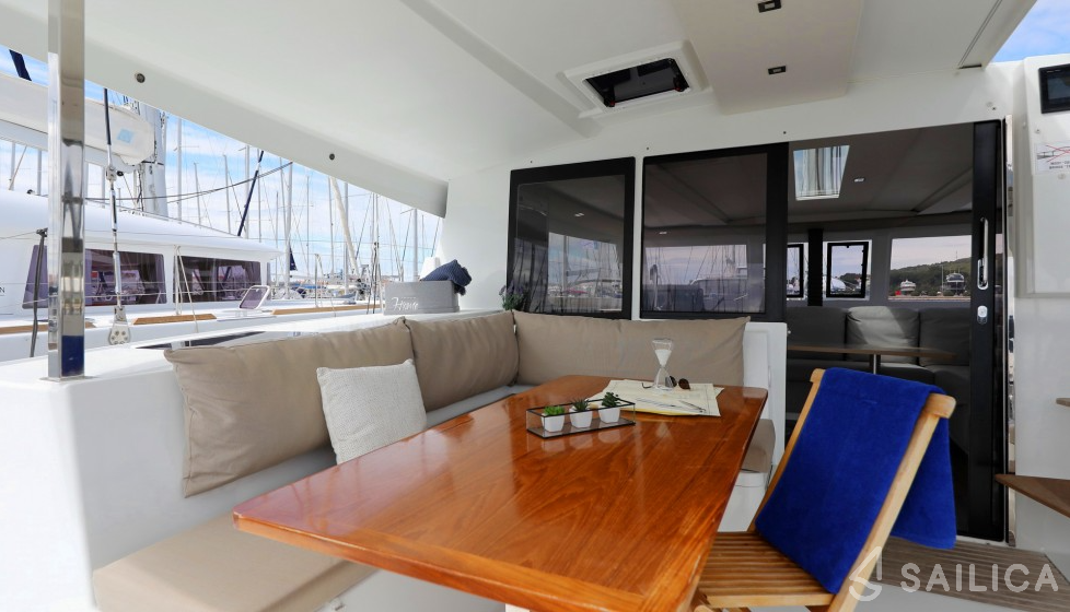 Lucia 40 - Yacht Charter Sailica