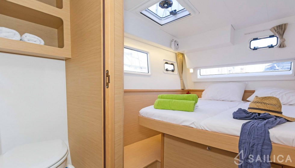 Lagoon 42 - Yacht Charter Sailica