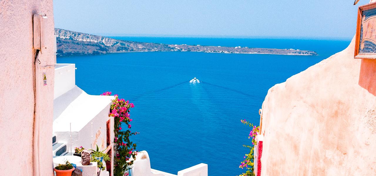Best places for yacht vacation in Greece